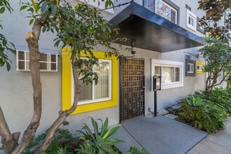 Chateau Los Feliz in Los Angeles, CA - Foto de edificio - Building Photo