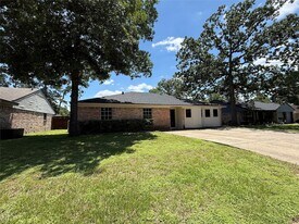 507 Hildred Ave in Conroe, TX - Building Photo