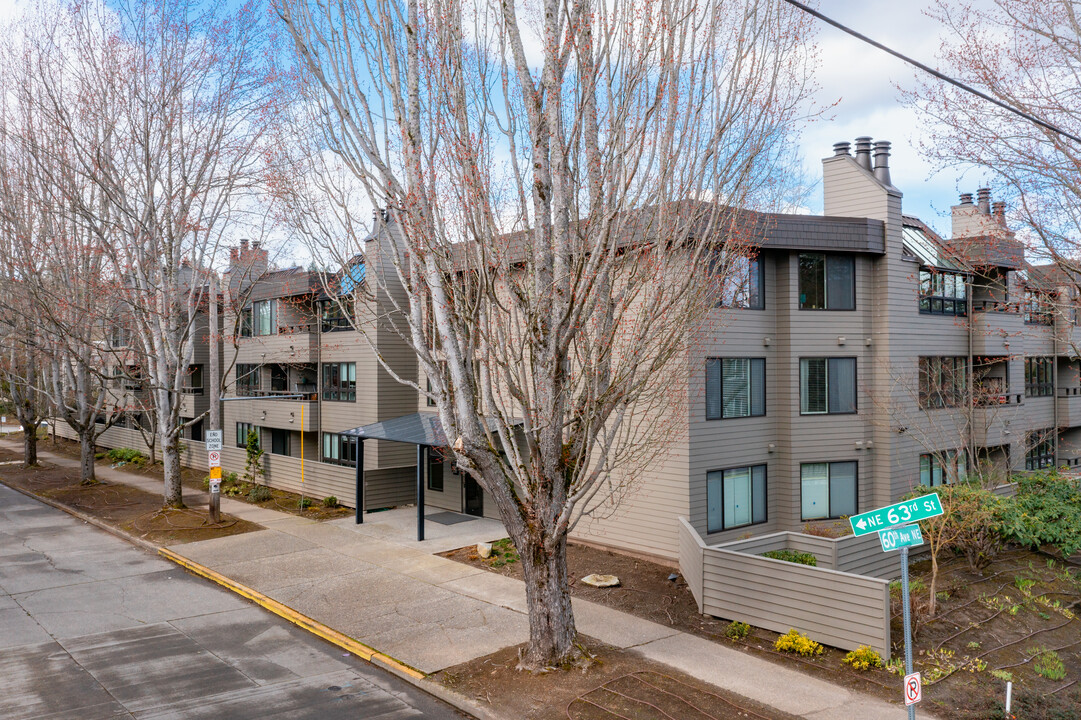 Windermere North Condo in Seattle, WA - Building Photo