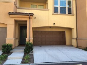 11130 Taloncrest Way, Unit 17 in San Diego, CA - Building Photo - Building Photo