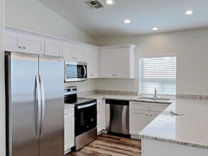 35042 N Aubrac Cir in San Tan Valley, AZ - Foto de edificio - Building Photo