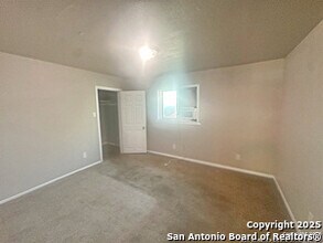 378 E Petaluma Blvd in San Antonio, TX - Building Photo - Building Photo