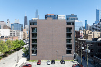 351 W Huron St in Chicago, IL - Building Photo - Building Photo