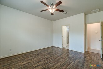 124 Mary Max Cir in San Marcos, TX - Building Photo - Building Photo