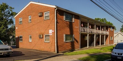 2333 Highland Ave in Cincinnati, OH - Building Photo - Primary Photo