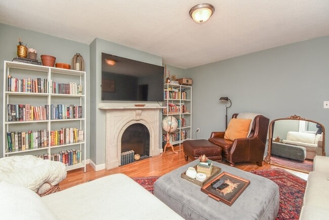 99 Bartlett St in Boston, MA - Building Photo - Building Photo