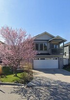 11822 E Rivercrest Dr in Spokane Valley, WA - Building Photo