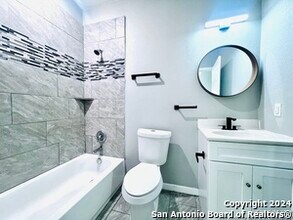 335 S San Eduardo Ave in San Antonio, TX - Building Photo - Building Photo