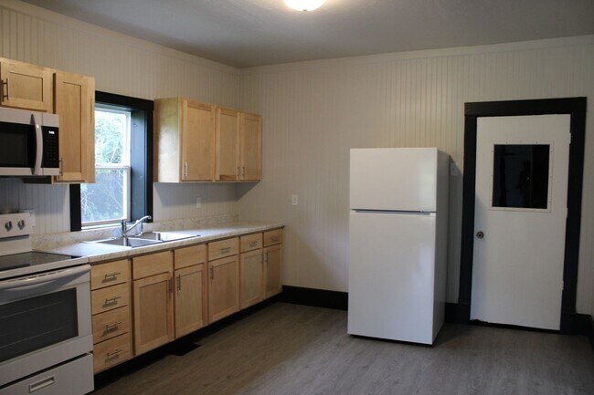 218 Sabin Ave W in Ladysmith, WI - Building Photo - Building Photo