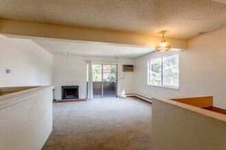 Creekside Apartments in Boulder, CO - Foto de edificio - Interior Photo