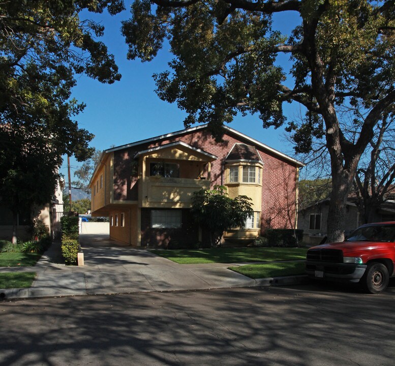 444 N Shelton St in Burbank, CA - Building Photo