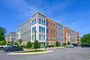 Crest of Alexandria in Alexandria, VA - Building Photo