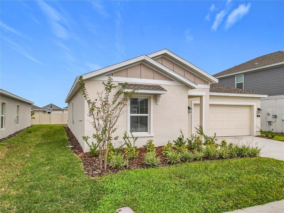 421 Sandbar Ln in Haines City, FL - Building Photo