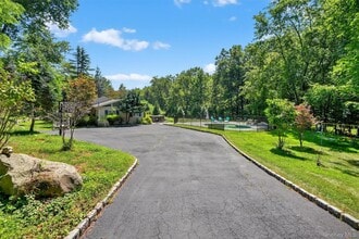 290 W Main St in Stony Point, NY - Building Photo - Building Photo