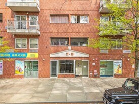 71-33 162nd St in Queens, NY - Building Photo