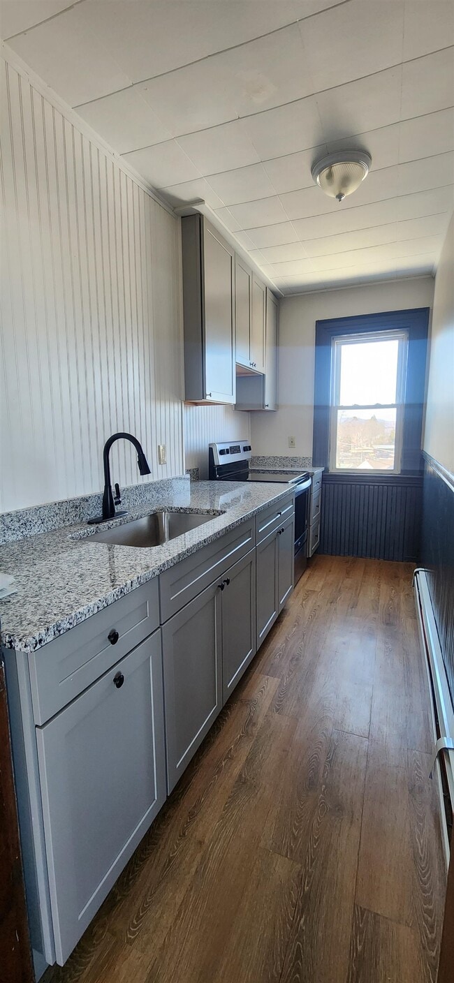 68 Claremont Ave in Manchester, NH - Building Photo - Building Photo