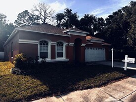 14996 Hidden Oaks Cir in Clearwater, FL - Building Photo