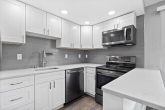 3 N Christopher Columbus Blvd in Philadelphia, PA - Building Photo - Building Photo