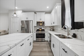 8308 James Franklin St in Houston, TX - Building Photo - Building Photo