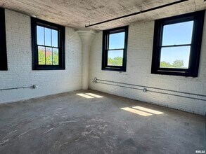 511 Pershing Ave in Davenport, IA - Building Photo - Building Photo