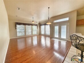 2263 Kensington Way in New Braunfels, TX - Foto de edificio - Building Photo