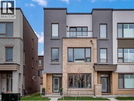 3186 Mintwood Cir in Oakville, ON - Building Photo