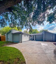 6803 Marta Dr in Houston, TX - Building Photo