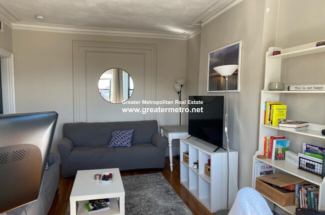564 E Broadway, Unit 4 in Boston, MA - Building Photo - Building Photo