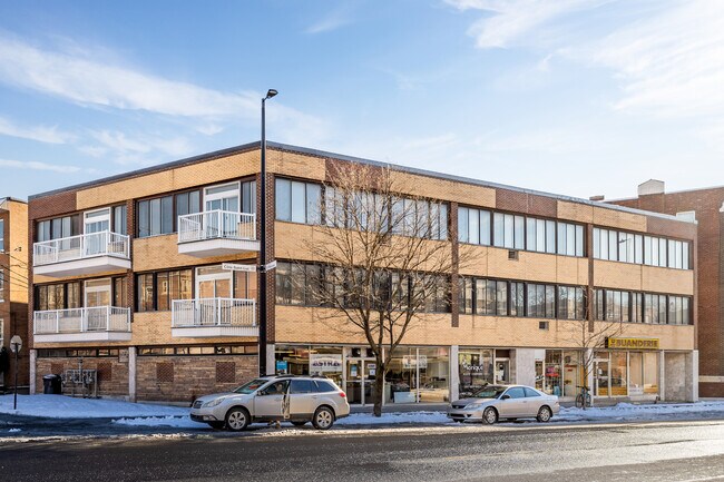 5802-5810 de la Côte-Saint-Luc in Montréal, QC - Building Photo - Building Photo