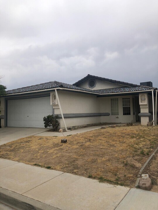 21163 Conklin Blvd in California City, CA - Building Photo