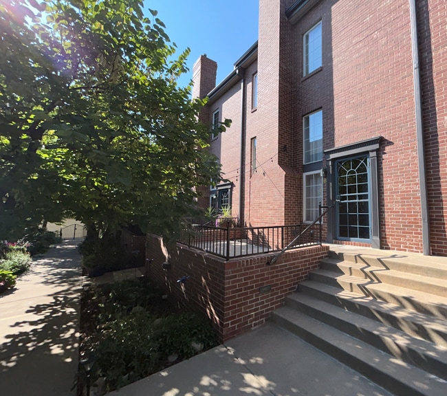 63 S Harrison St, Unit #B in Denver, CO - Building Photo - Building Photo