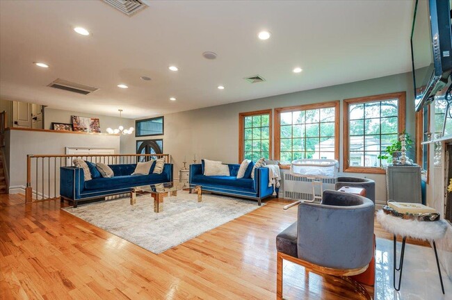 26 Redbrook Rd in Kings Point, NY - Building Photo - Building Photo