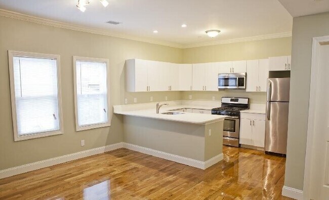 40 Imrie Rd, Unit 1 in Boston, MA - Foto de edificio - Building Photo