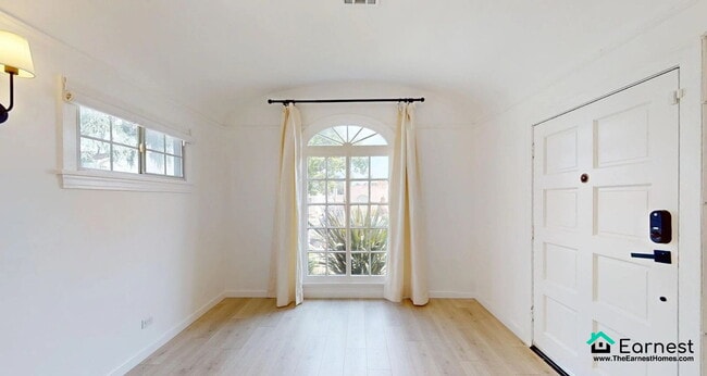 2032 W 80th St in Los Angeles, CA - Building Photo - Building Photo
