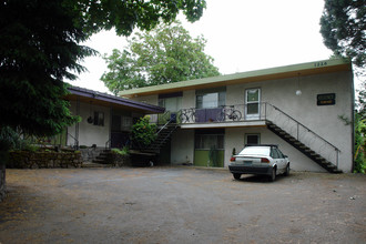 Regency Terrace Apartments in Portland, OR - Building Photo - Building Photo