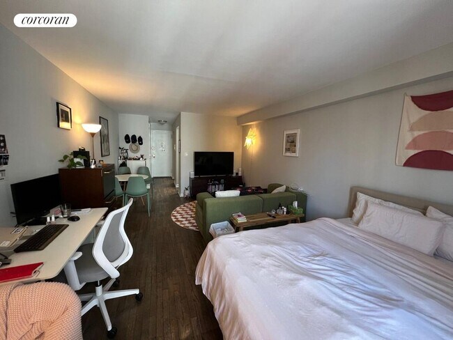 430 E 77th St in New York, NY - Building Photo - Building Photo