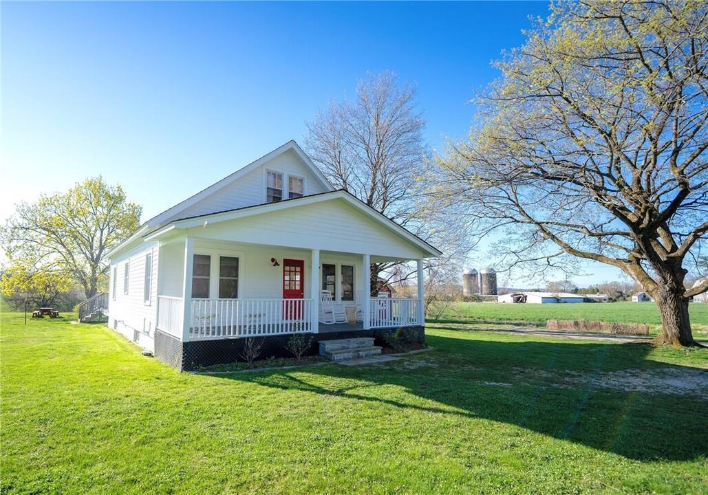 422 County Rte 9 in Ghent, NY - Foto de edificio