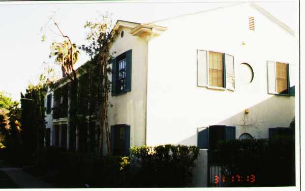 114 Stonehaven Way in Los Angeles, CA - Building Photo