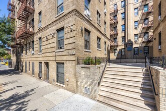 Warwick Court in New York, NY - Foto de edificio - Building Photo