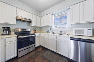 25925 Canal Rd in Orange Beach, AL - Foto de edificio - Building Photo