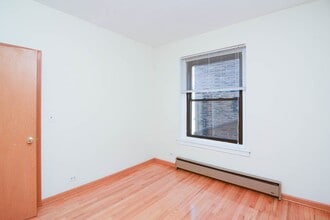 645 W Barry Ave, Unit A01C in Chicago, IL - Foto de edificio - Building Photo
