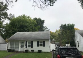 10400 Albany St in Oak Park, MI - Building Photo