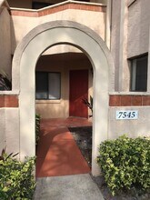 7545 Sugar Bend Dr in Orlando, FL - Building Photo - Building Photo