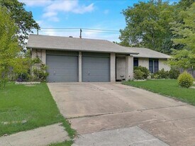 10906 Meadgreen Ct in Austin, TX - Building Photo