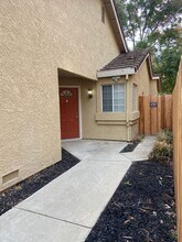 8521 Oakenshield Cir in Sacramento, CA - Building Photo - Building Photo