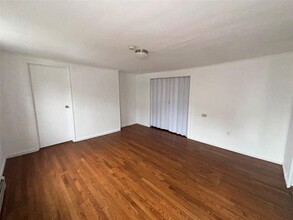 6 Florence Ave-Unit -3 in Oyster Bay, NY - Building Photo - Building Photo