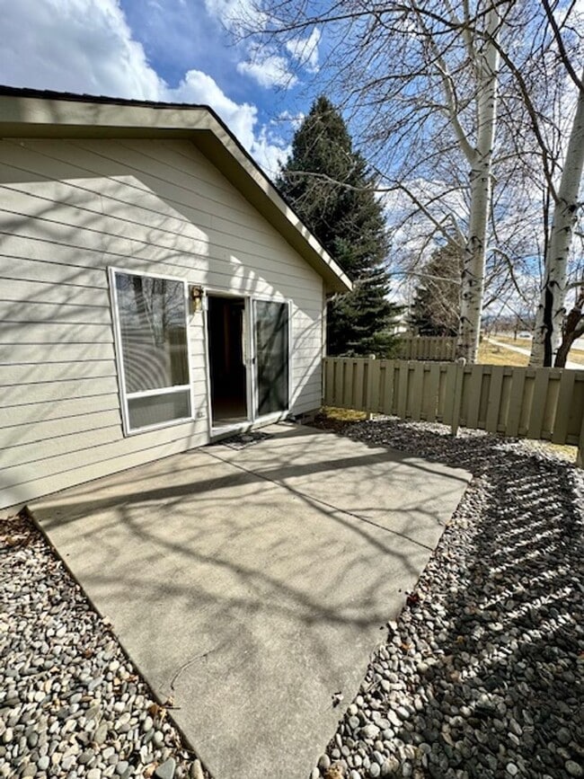 property at 4050 W Babcock St