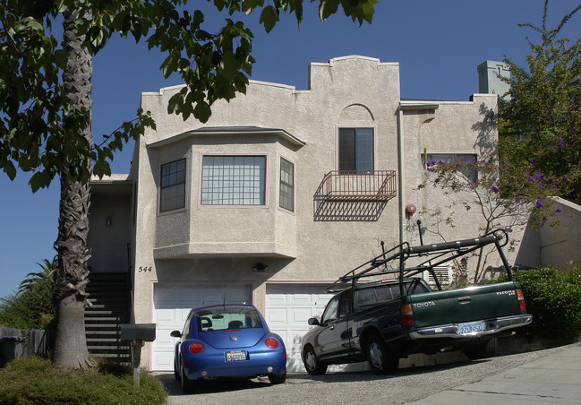 542 Crofton Ave in Oakland, CA - Foto de edificio - Building Photo