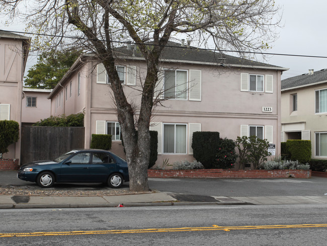 1223 El Camino Real in Burlingame, CA - Building Photo - Building Photo