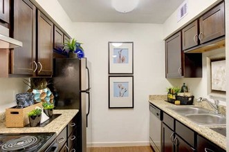London Belle in Pasadena, TX - Foto de edificio - Interior Photo